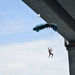 Бейс Джъмпинг от Аспарухов мост