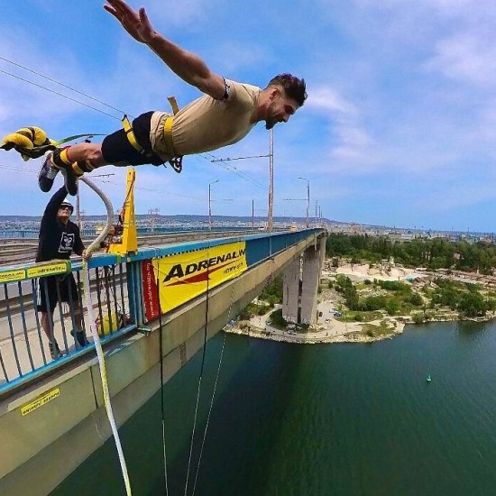 Перфектния подарък за всеки фен на екстремното“Бейс Джъмпинг от Аспарухов мост“ от Makaroon