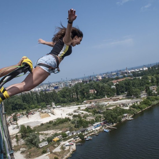 Скок с бънджи от Аспаруховия мост – излез от зоната си на комфорт от Макароон Скок с бънджи от Аспаруховия мост – излез от зоната си на комфорт от Макароон