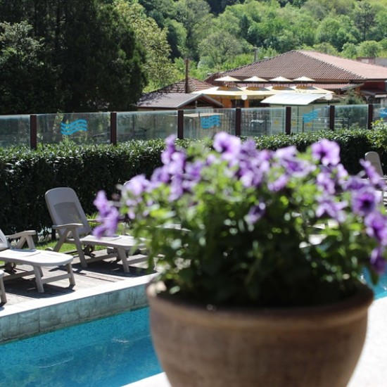 Отдайте се на една пълноценна СПА почивка с 2 нощувки със закуска за двама в хотел Аква Варвара от Makaroon