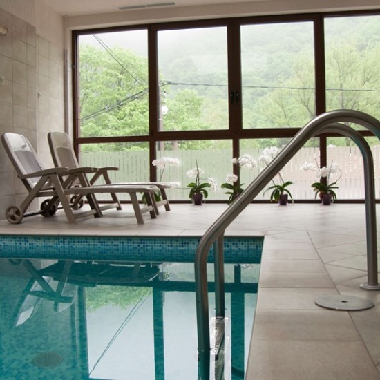 Отдайте се на една пълноценна СПА почивка с 2 нощувки със закуска за двама в хотел Аква Варвара от Makaroon