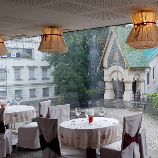 Обяд "Лакомка" в руски ресторант Арбат за двама от Makaroon.bg Обяд "Лакомка" в руски ресторант Арбат за двама от Makaroon.bg