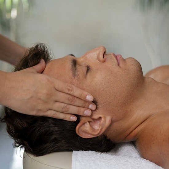 Освободете се от всички енергийни блокажи с индийски масаж на рамене и глава от Makaroon