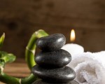 Отдайте се на пълна релаксация с масаж с горещи камъни от Makaroon