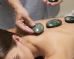 Отдайте се на пълна релаксация с масаж с горещи камъни от Makaroon