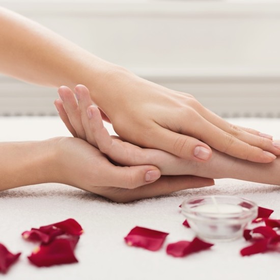 Погрижете се за себе си със Спа терапия за ръце от Makaroon Погрижете се за себе си със Спа терапия за ръце от Makaroon
