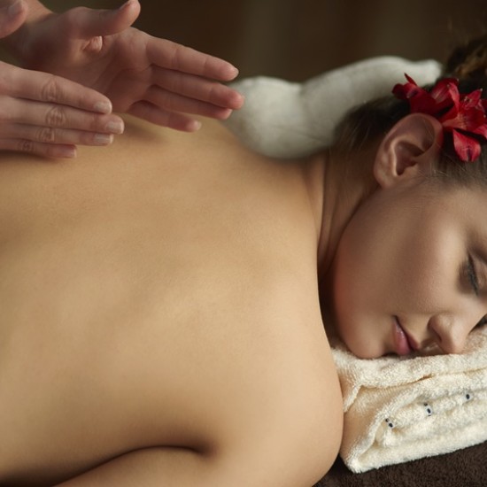 Възстановете тялото и ума с ободряващ тайландски масаж от Makaroon