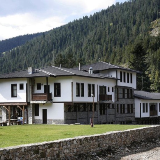 Насладете се на една спокойна почивка с Нощувка за двама в Триград от Makaroon