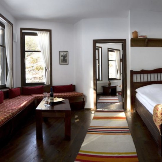 Насладете се на една спокойна почивка с Нощувка за двама в Триград от Makaroon