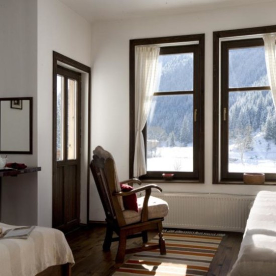 Насладете се на една спокойна почивка с Нощувка за двама в Триград от Makaroon