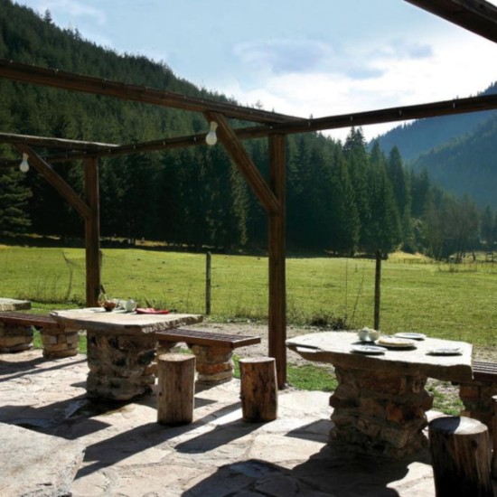 Насладете се на една спокойна почивка с Нощувка за двама в Триград от Makaroon