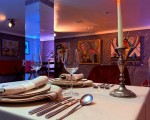 Не просто вечеря, а изящно арт преживяване с изискана вечеря за двама в Art Club Diplomat от Makaroon