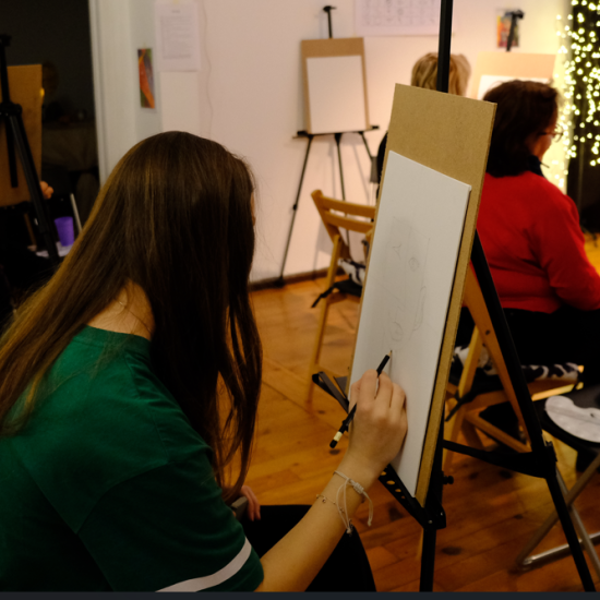 Meet the greatest artists with "Draw like..." from Makaroon