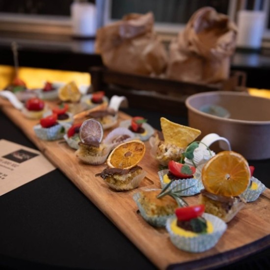 Подарете си една невероятна Дегустация за двама на 3 български вина във винен бар Cork&Fork, гр. Пловдив от Makaroon Подарете си една невероятна Дегустация за двама на 3 български вина във винен бар Cork&Fork, гр. Пловдив от Makaroon