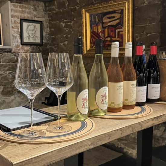 Подарете си една невероятна Дегустация за двама на 3 български вина във винен бар Cork&Fork, гр. Пловдив от Makaroon Подарете си една невероятна Дегустация за двама на 3 български вина във винен бар Cork&Fork, гр. Пловдив от Makaroon