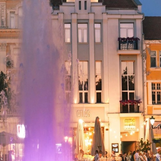 Насладете се на семейна ваканция с Две нощувки със закуска и вечеря в комплекс Atlas House от Makaroon