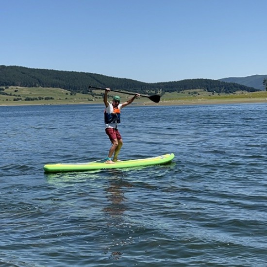 Забавление във водата с 1 час каране на Падъл борд на яз. Батак от Makaroon