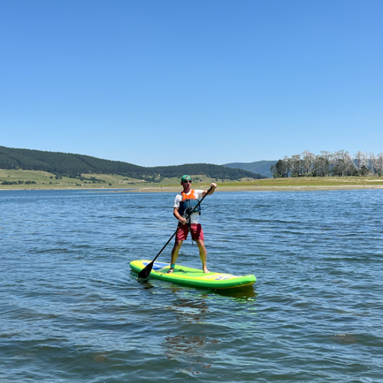 Забавление във водата с 1 час каране на Падъл борд на яз. Батак от Makaroon