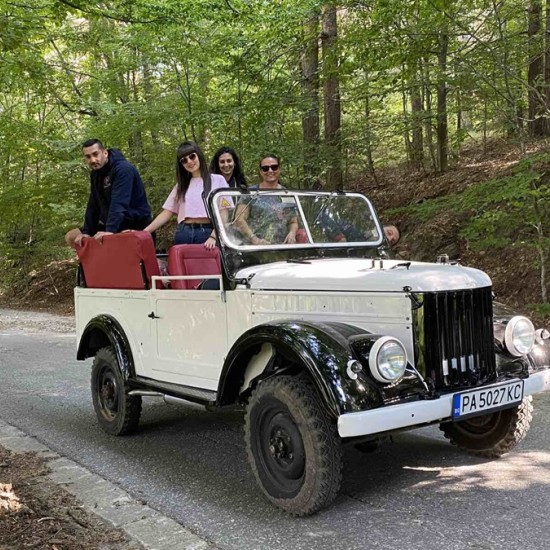 Ден сред природата с "Тур с ретро джип край Велинград" от Makaroon