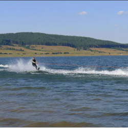 Спускайте се по водата с „Водни ски на яз. Батак“