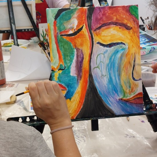 Създайте нещо красиво заедно с Рисуване за двама на обща картина от Makaroon