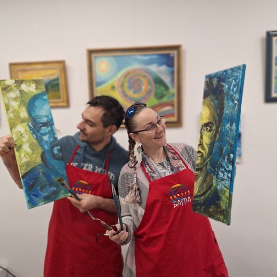 Създайте нещо красиво заедно с Рисуване за двама на обща картина от Makaroon