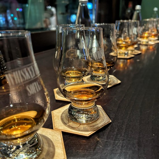 Преживяване за ценители - насладете се на Дегустация на ром за двама от Makaroon