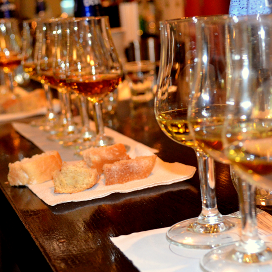 Преживяване за ценители - насладете се на Дегустация на ром за двама от Makaroon