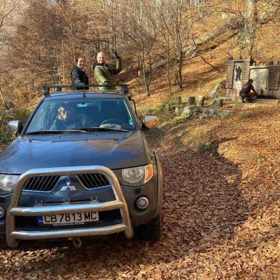 Сред природата с „Целодневен OFFROAD TOUR с джип за до 4 души‘‘ от Makaroon