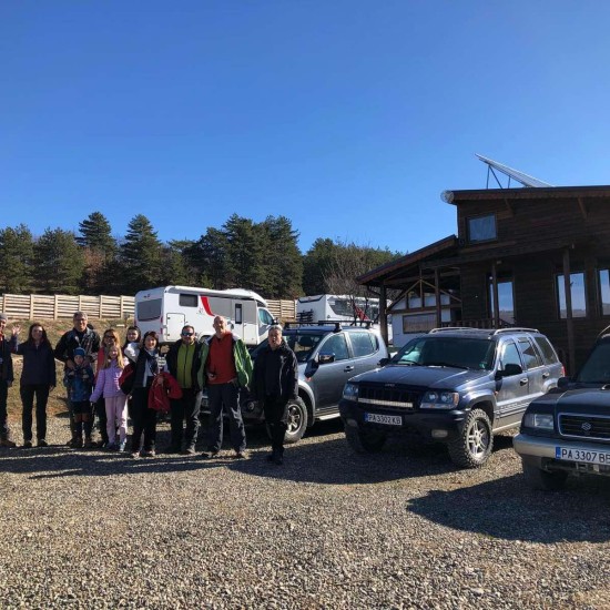 Сред природата с „Целодневен OFFROAD TOUR с джип за до 4 души‘‘ от Makaroon