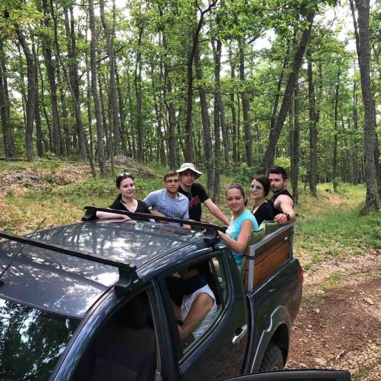 Сред природата с „Целодневен OFFROAD TOUR с джип за до 4 души‘‘ от Makaroon