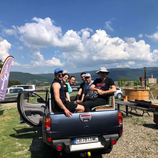 Сред природата с „Целодневен OFFROAD TOUR с джип за до 4 души‘‘ от Makaroon