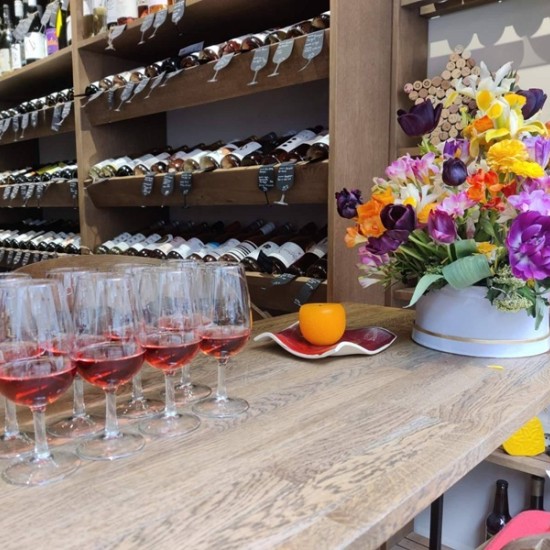 Потопете се в света на италианското вино с  Дегустация на 4 италиански вина от Makaroon