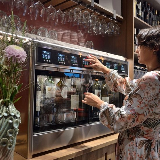 Потопете се в света на италианското вино с  Дегустация на 4 италиански вина от Makaroon