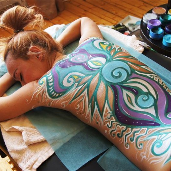 Подарете цветна хармония и баланс с  "Body Art Терапия за Бременни " от Makaroon