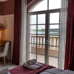 Уикенд за двама в Bononia Estate Winery & Resort с винена дегустация и разходка с VESPA