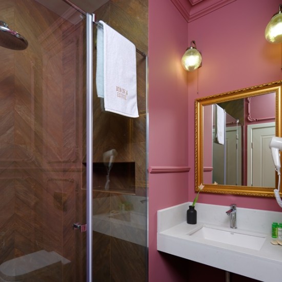 Уикенд за двама в Bononia Estate Winery & Resort с винена дегустация и разходка с VESPA от Макароон