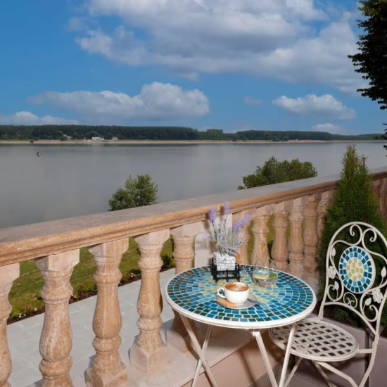 Две нощувки в Bononia Estate Winery & Resort с винена дегустация и разходка с VESPA от Макароон Две нощувки в Bononia Estate Winery & Resort с винена дегустация и разходка с VESPA от Макароон