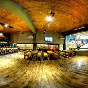 Индивидуално каране на ски или сноуборд на закрита писта Индивидуално каране на ски или сноуборд на закрита писта