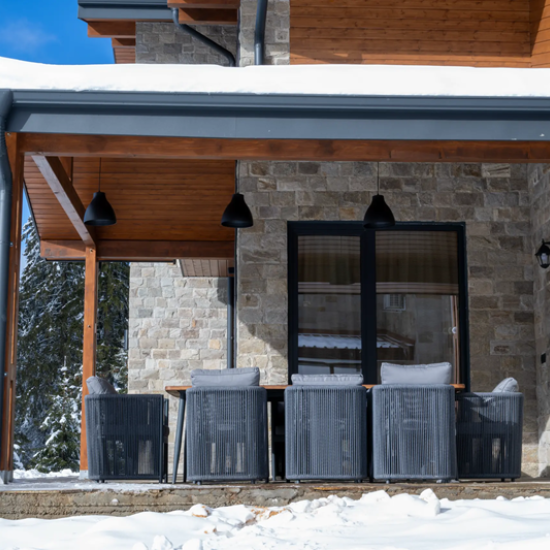 Подарете си една луксозна почивка в планината с 2 нощувки за до 8 гости във вила Chalet Pamporovo от Makaroon