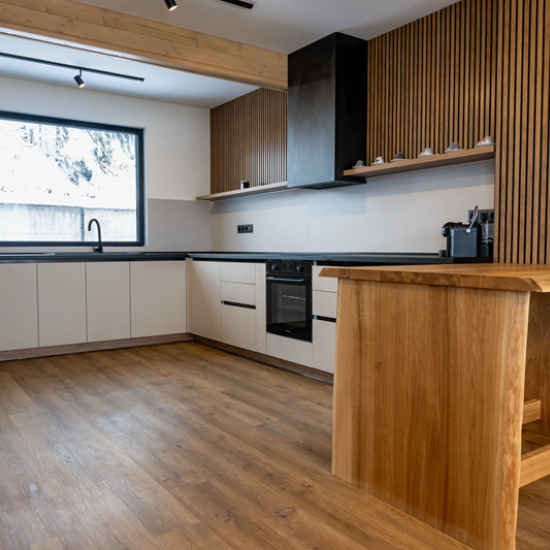 Подарете си една луксозна почивка в планината с 2 нощувки за до 8 гости във вила Chalet Pamporovo от Makaroon