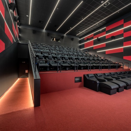 Подарете прожекции из цяла България с "Два билета за кино с включени пуканки и напитки в Cineland в София, Варна, Търговище, Плевен, Перник, Карлово, Габрово и Велико Търново" от Makaroon