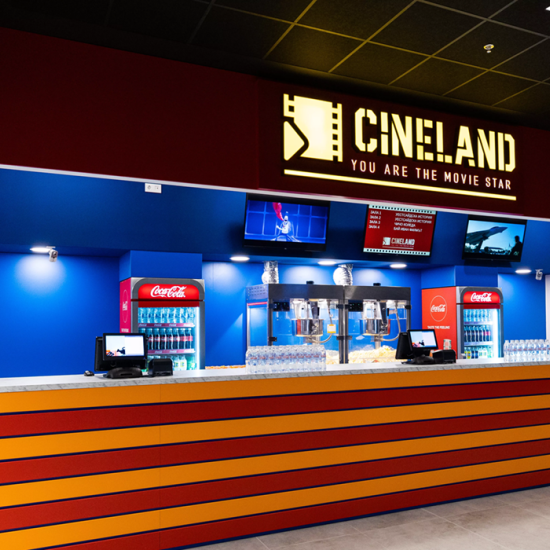 Подарете прожекции из цяла България с "Два билета за кино с включени пуканки и напитки в Cineland в София, Варна, Търговище, Плевен, Перник, Карлово, Габрово и Велико Търново" от Makaroon