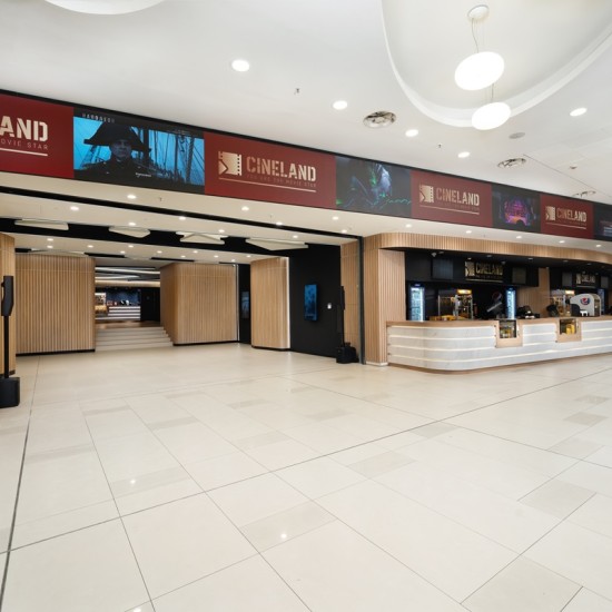 Подарете прожекции из цяла България с "Два билета за кино с включени пуканки и напитки в Cineland в София, Варна, Търговище, Плевен, Перник, Карлово, Габрово и Велико Търново" от Makaroon