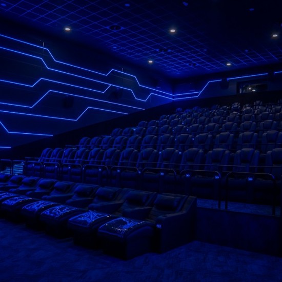 Подарете прожекции из цяла България с "Два билета за кино с включени пуканки и напитки в Cineland в София, Варна, Търговище, Плевен, Перник, Карлово, Габрово и Велико Търново" от Makaroon