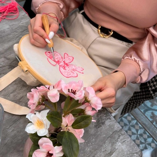 Сътворете красота с Работилничка за Пънч бродерия на чанта във Варна от Makaroon