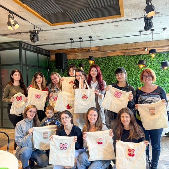 Сътворете красота с Работилничка за Пънч бродерия на чанта във Варна от Makaroon