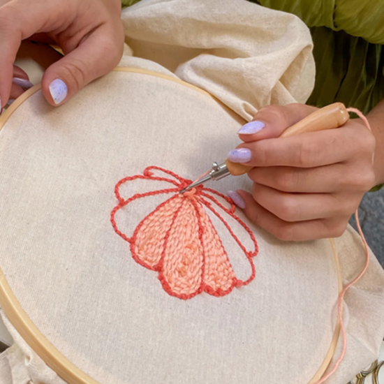 Сътворете красота с Работилничка за Пънч бродерия на чанта във Варна от Makaroon