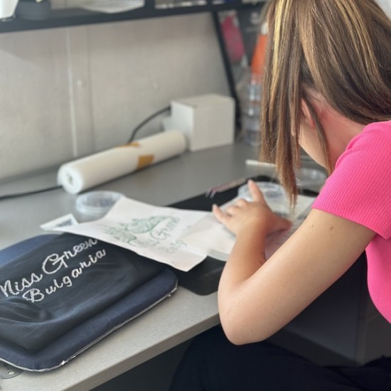 Впуснете се в един полезен творчески уъркшоп за работа с кристали във Варна и създайте нещо свое - с Makaroon Впуснете се в един полезен творчески уъркшоп за работа с кристали във Варна и създайте нещо свое - с Makaroon