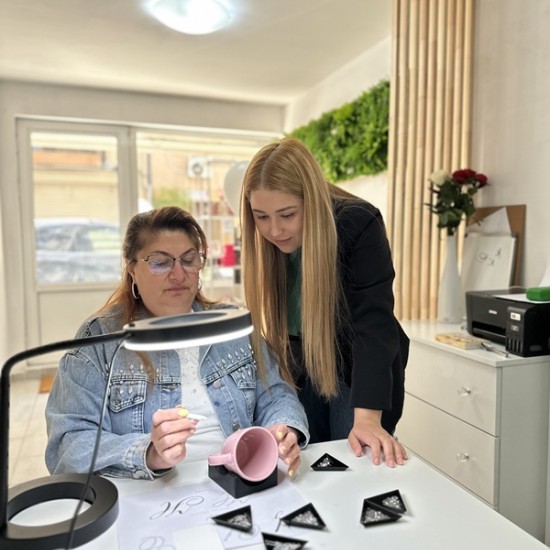 Впуснете се в един полезен творчески уъркшоп за работа с кристали във Варна и създайте нещо свое - с Makaroon Впуснете се в един полезен творчески уъркшоп за работа с кристали във Варна и създайте нещо свое - с Makaroon